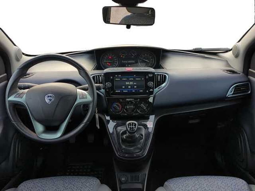 Lancia Ypsilon usata a Treviso (8)