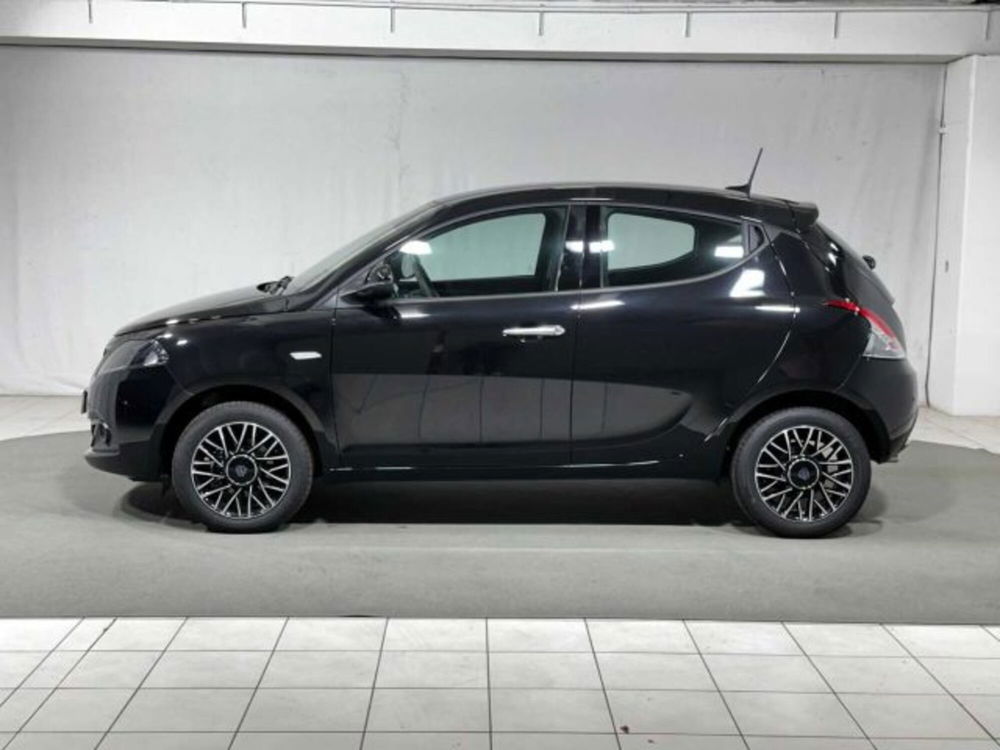 Lancia Ypsilon nuova a Sondrio (2)