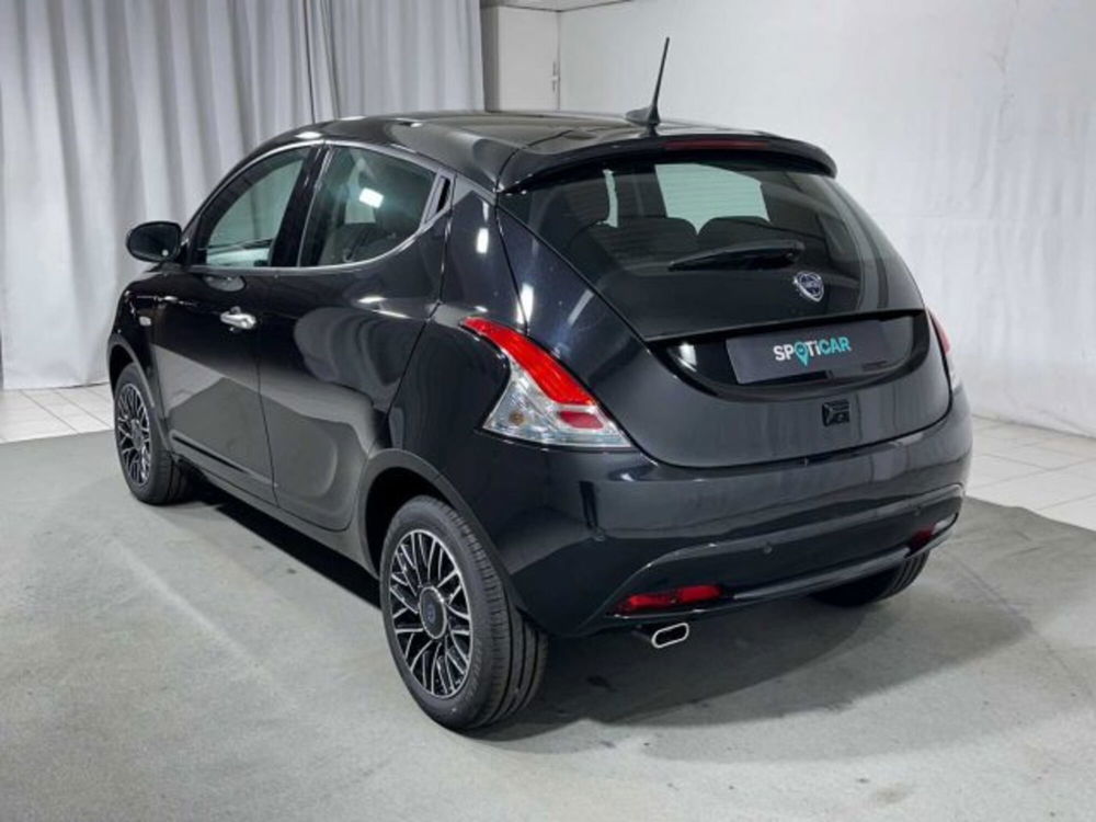 Lancia Ypsilon nuova a Sondrio (3)