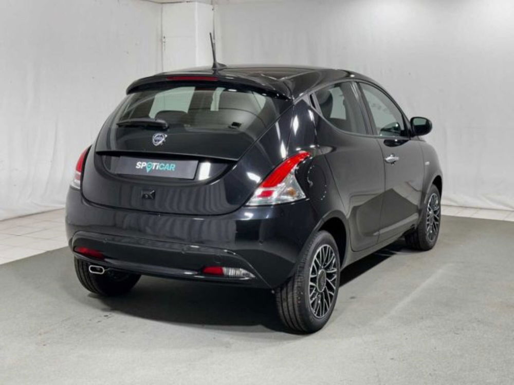 Lancia Ypsilon nuova a Sondrio (5)