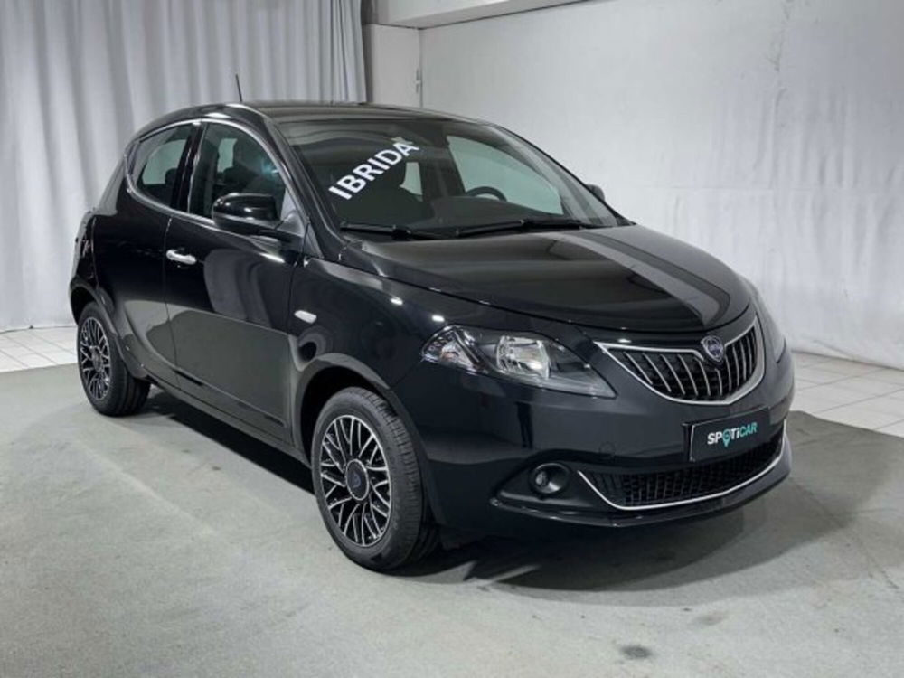 Lancia Ypsilon nuova a Sondrio (7)