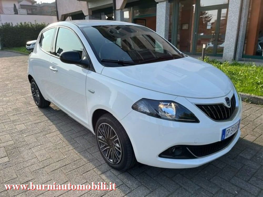 Lancia Ypsilon usata a Milano (5)