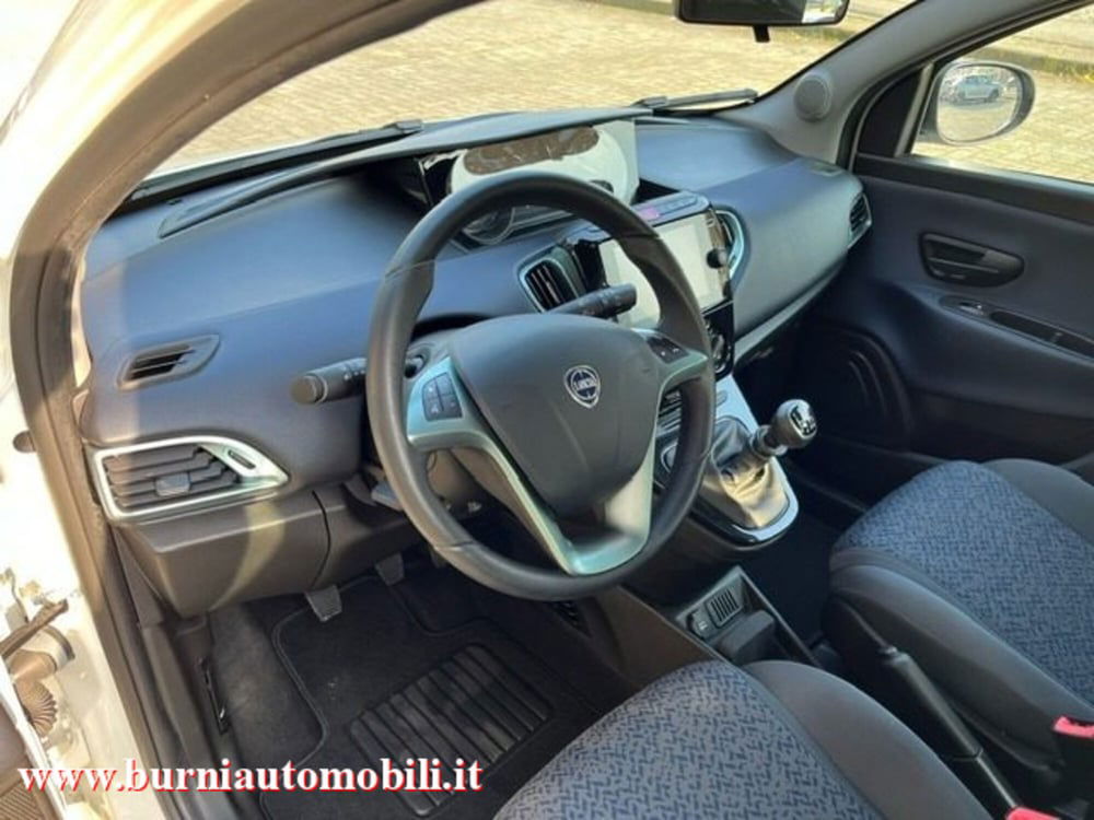 Lancia Ypsilon usata a Milano (7)