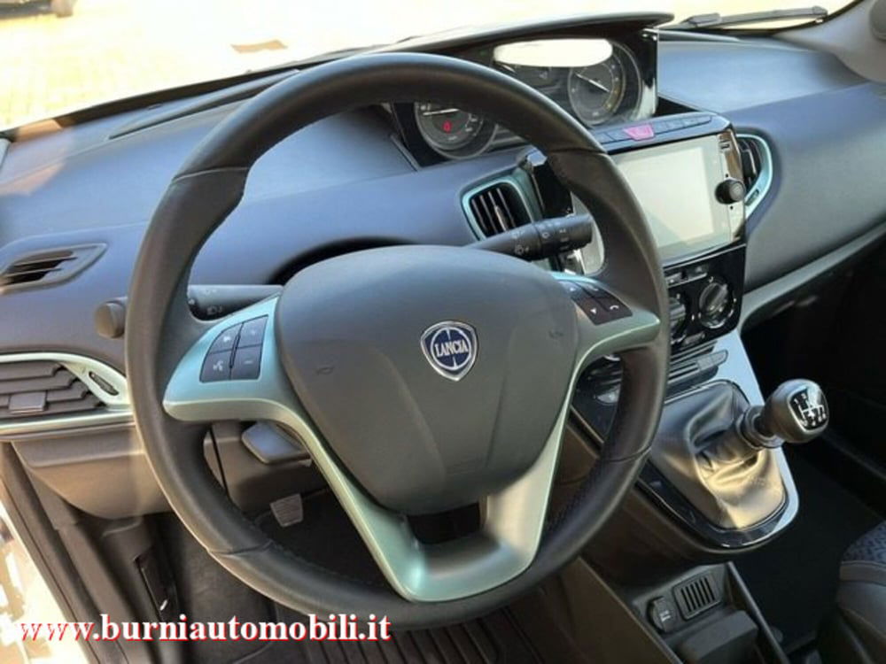 Lancia Ypsilon usata a Milano (9)