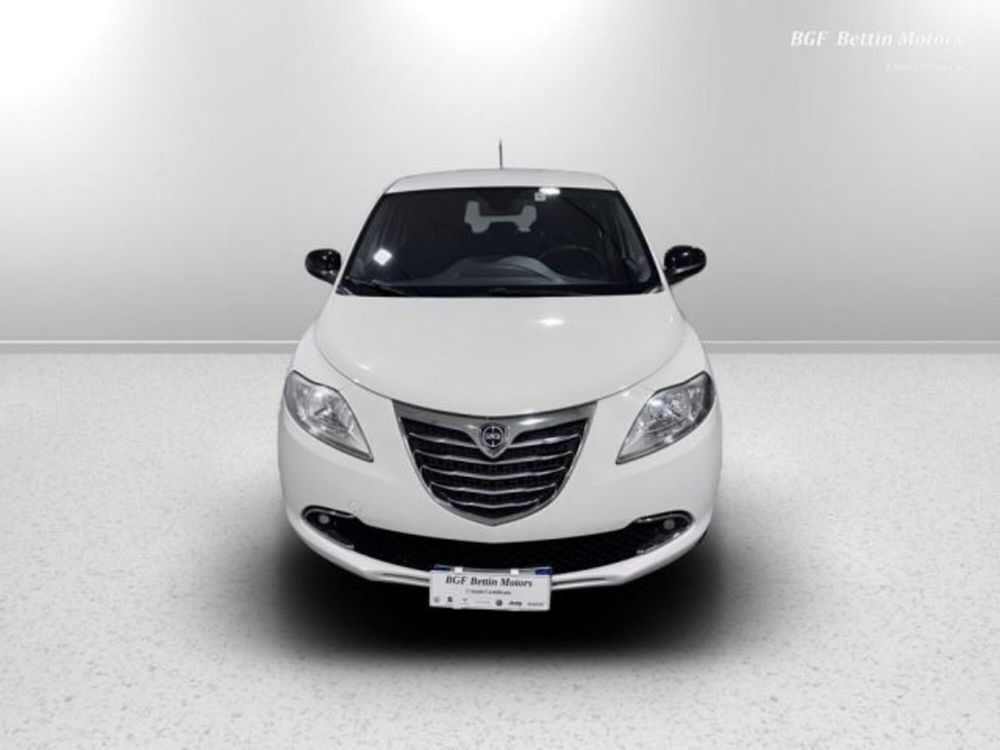 Lancia Ypsilon usata a Padova (7)