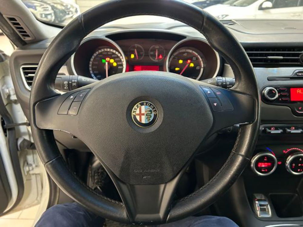 Alfa Romeo Giulietta usata a Cuneo (14)