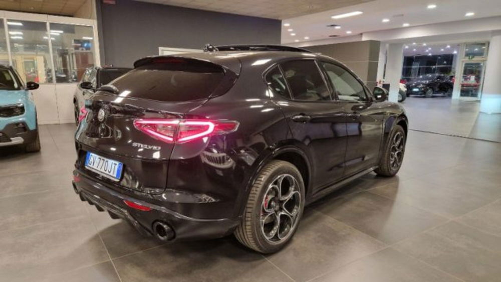 Alfa Romeo Stelvio nuova a Modena (4)