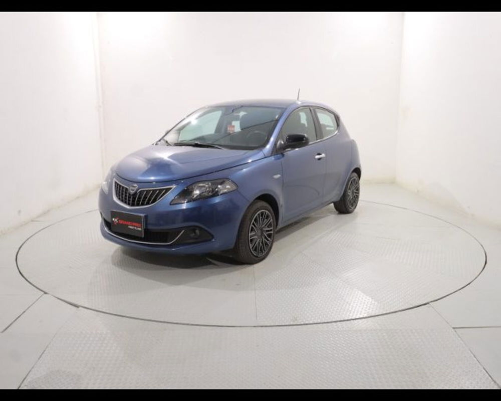 Lancia Ypsilon usata a Bologna (2)