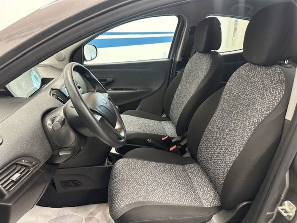 Lancia Ypsilon usata a Prato (8)