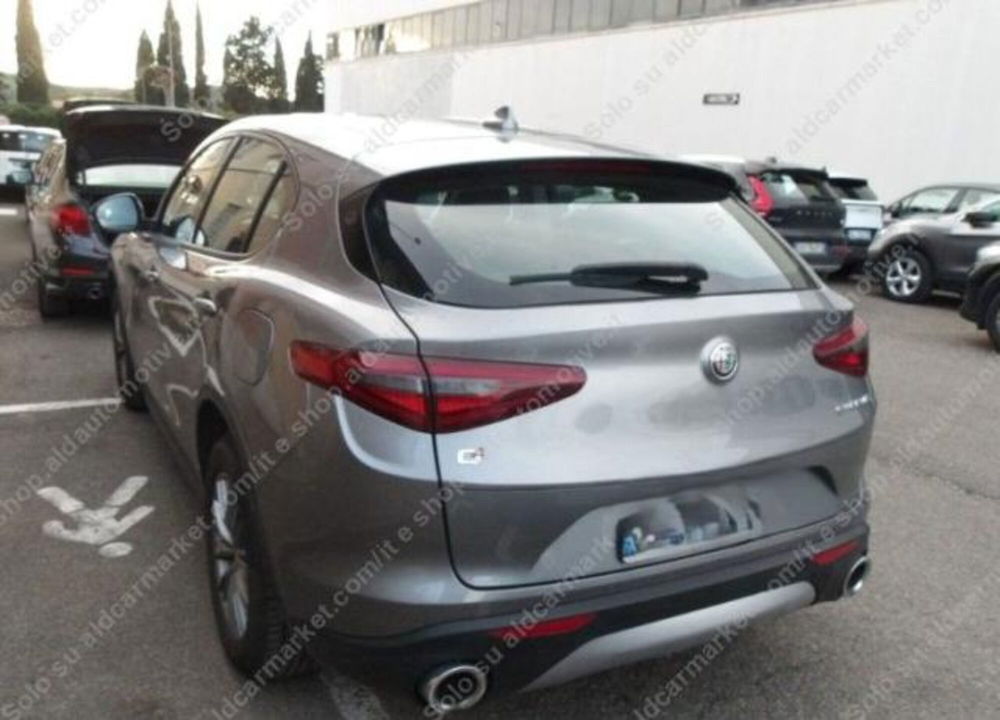 Alfa Romeo Stelvio usata a Lecce (2)