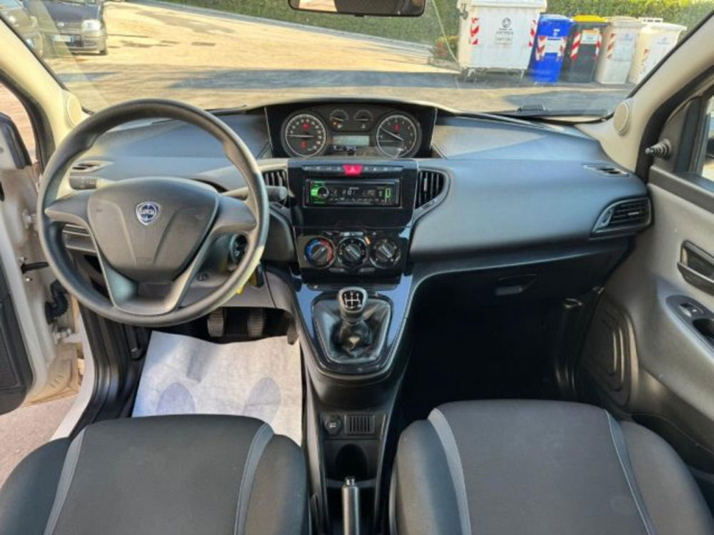 Lancia Ypsilon usata a Macerata (6)