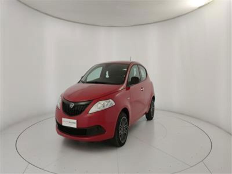 Lancia Ypsilon 1.0 FireFly 5 porte S&amp;S Hybrid Silver Plus del 2023 usata a Bari