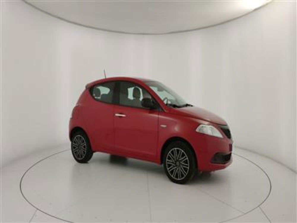 Lancia Ypsilon usata a Bari (10)