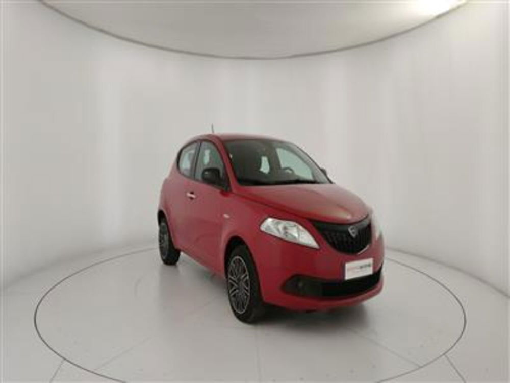 Lancia Ypsilon usata a Bari (11)