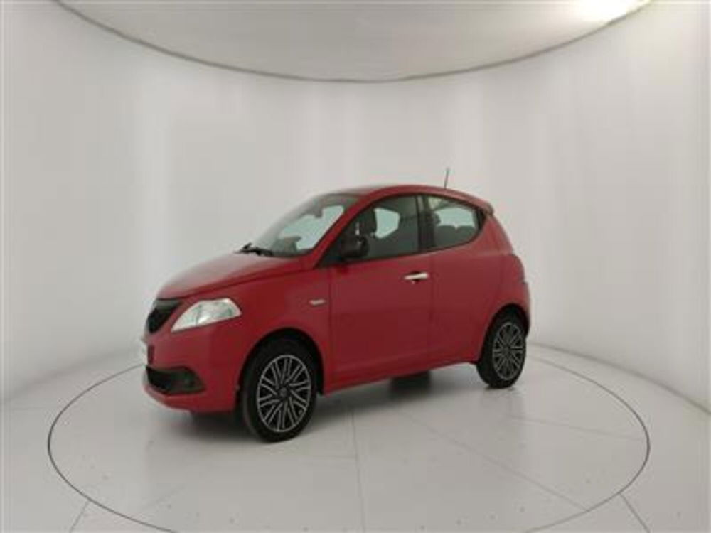 Lancia Ypsilon usata a Bari (2)