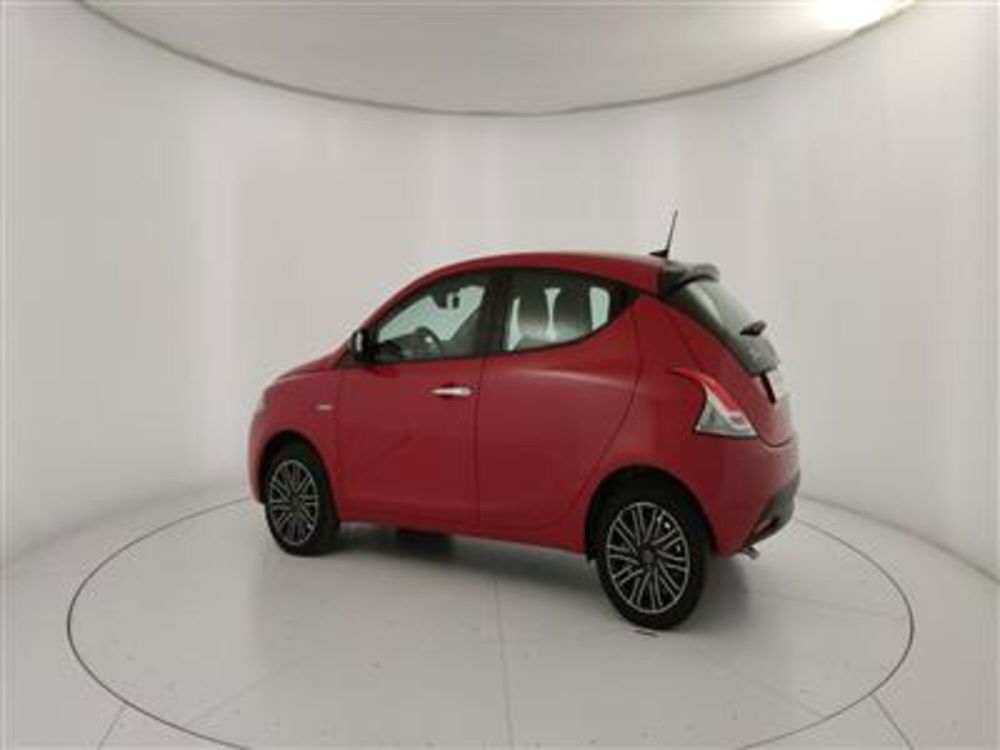 Lancia Ypsilon usata a Bari (4)