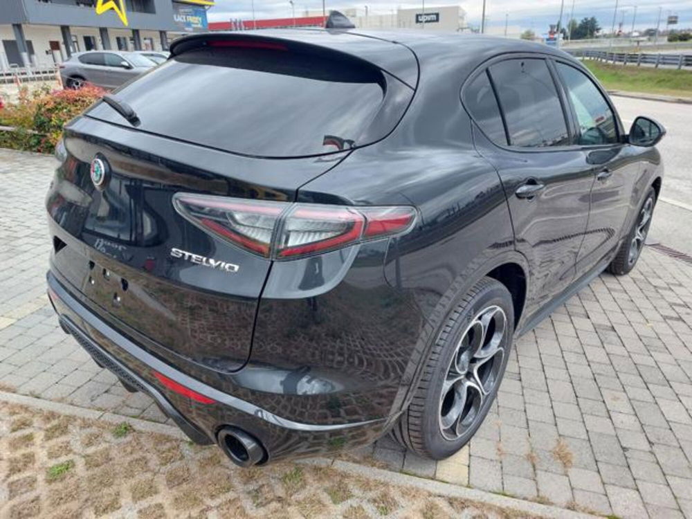 Alfa Romeo Stelvio nuova a Padova (3)