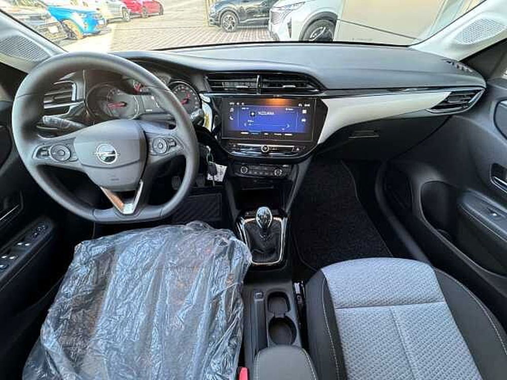 Opel Corsa nuova a Vibo Valentia (11)