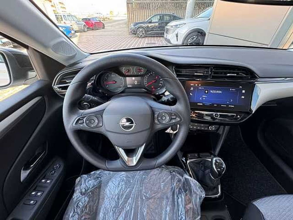 Opel Corsa nuova a Vibo Valentia (12)