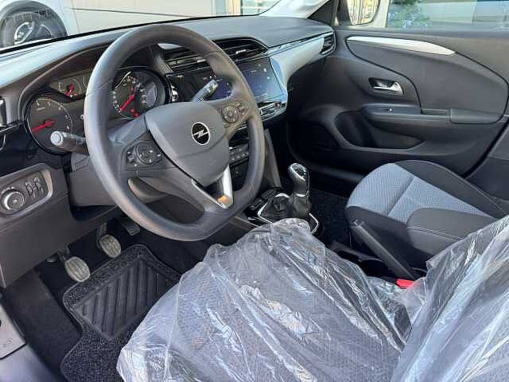 Opel Corsa nuova a Vibo Valentia (9)