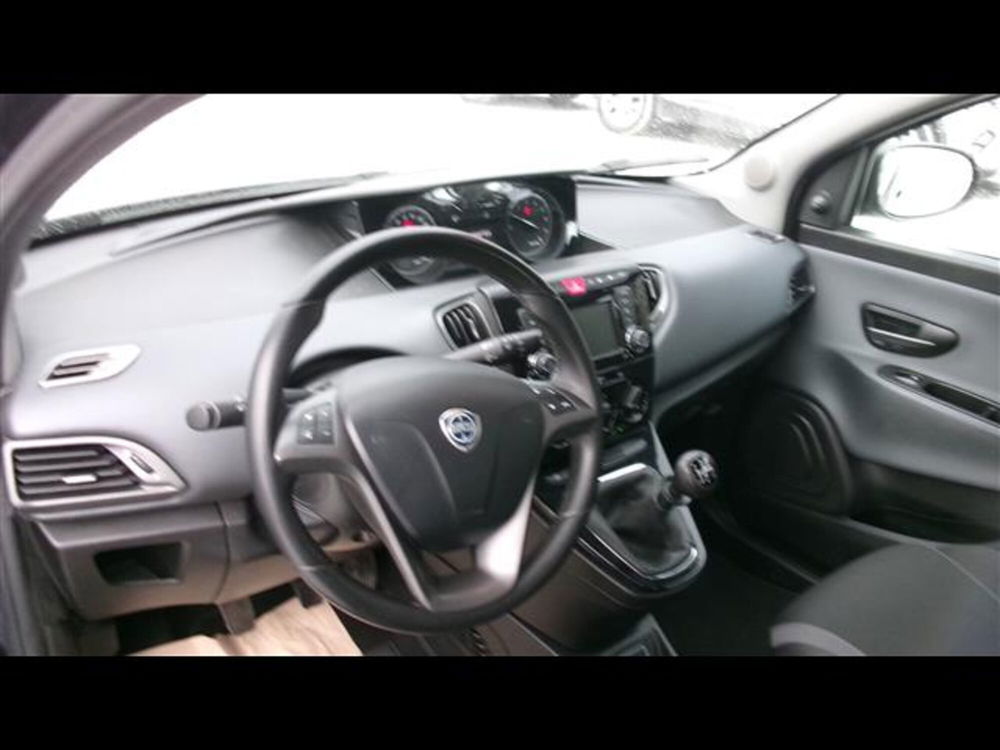 Lancia Ypsilon usata a Firenze (5)