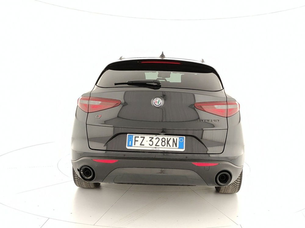 Alfa Romeo Stelvio usata a Caserta (5)