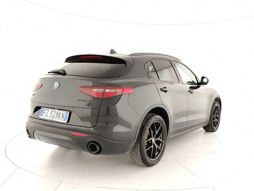 Alfa Romeo Stelvio usata a Caserta (6)