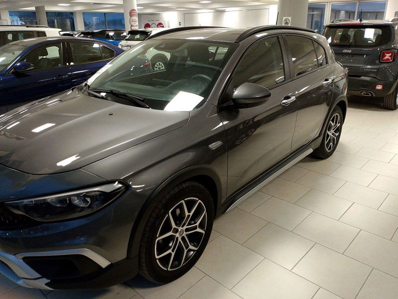 Fiat Tipo Tipo 5p 1.6 mjt Cross s&amp;s 130cv del 2023 usata a Surbo