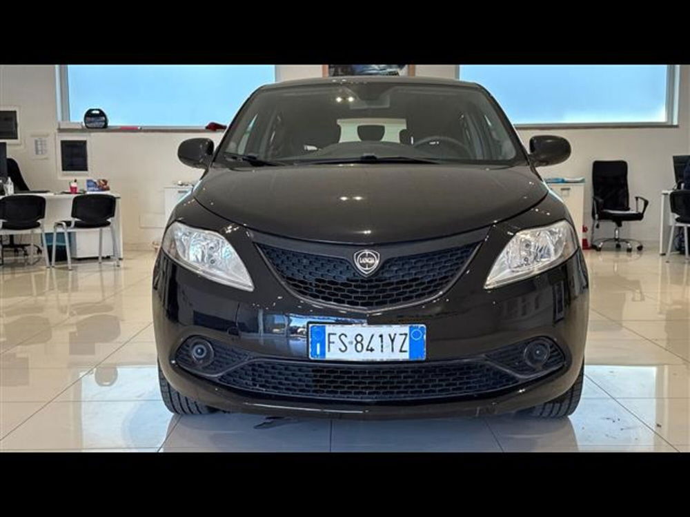 Lancia Ypsilon usata a Viterbo (2)