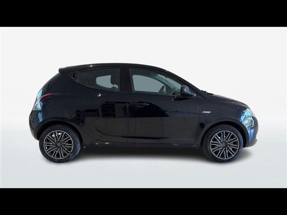 Lancia Ypsilon usata a Viterbo (4)