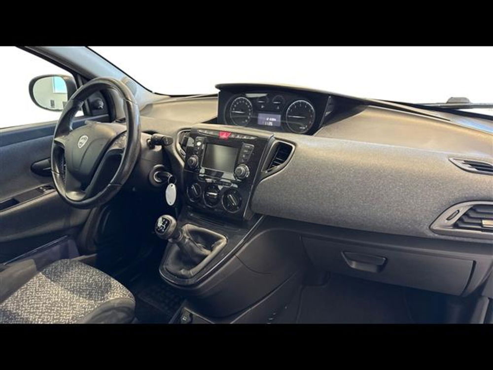 Lancia Ypsilon usata a Viterbo (7)