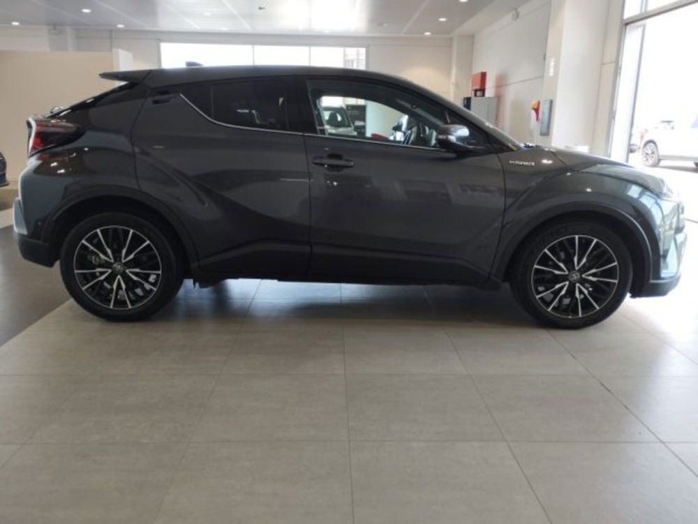 Toyota Toyota C-HR usata a Sassari (14)