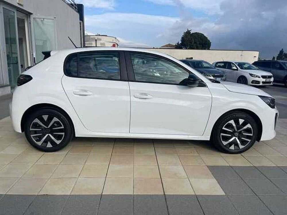 Peugeot 208 nuova a Catania (6)