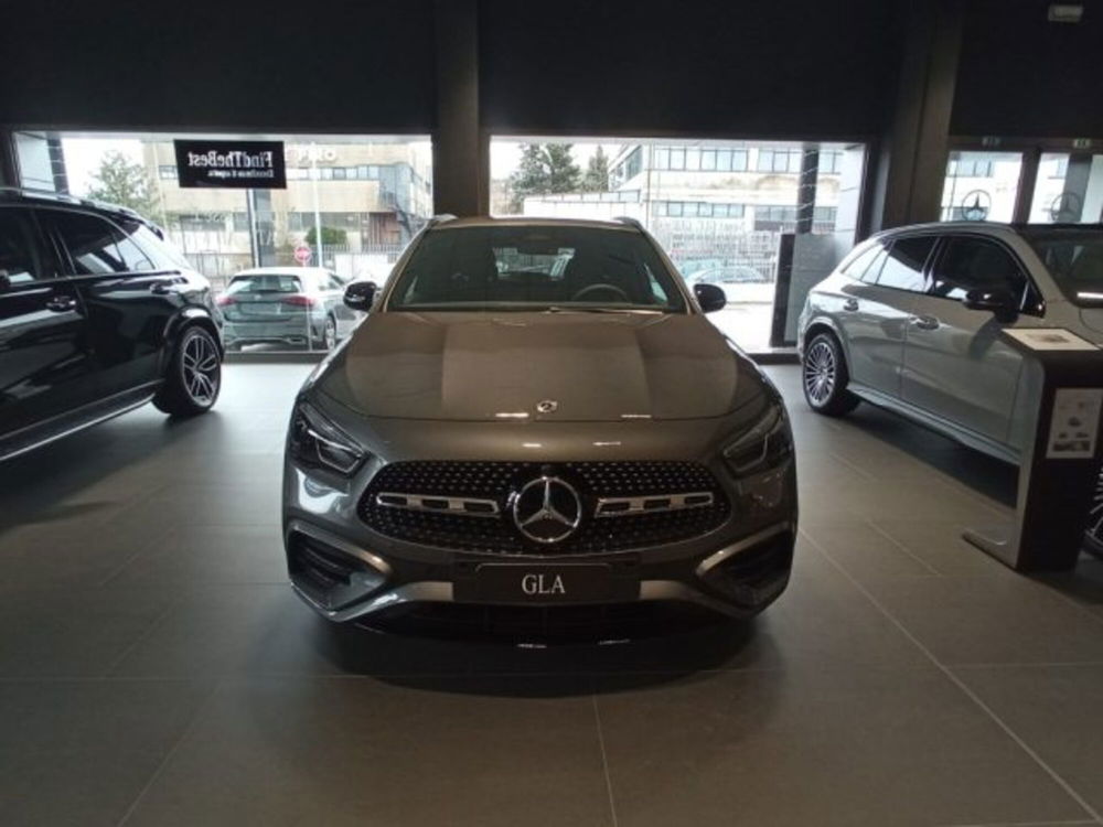 Mercedes-Benz GLA SUV nuova a Potenza (2)