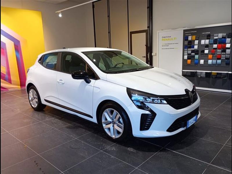 Renault Clio 1.0 tce Evolution Gpl 100cv del 2024 usata a Ivrea