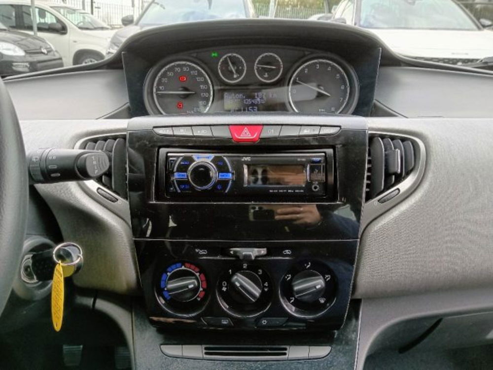 Lancia Ypsilon usata a Brescia (12)