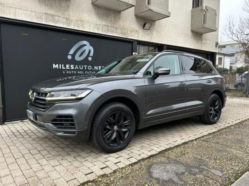 Volkswagen Touareg 3.0 V6 TDI SCR Black Style del 2019 usata a Rubano