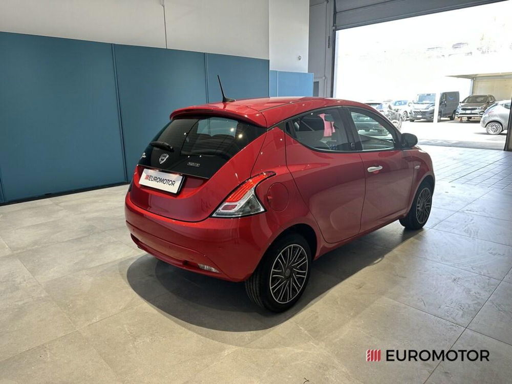 Lancia Ypsilon usata a Bari (5)