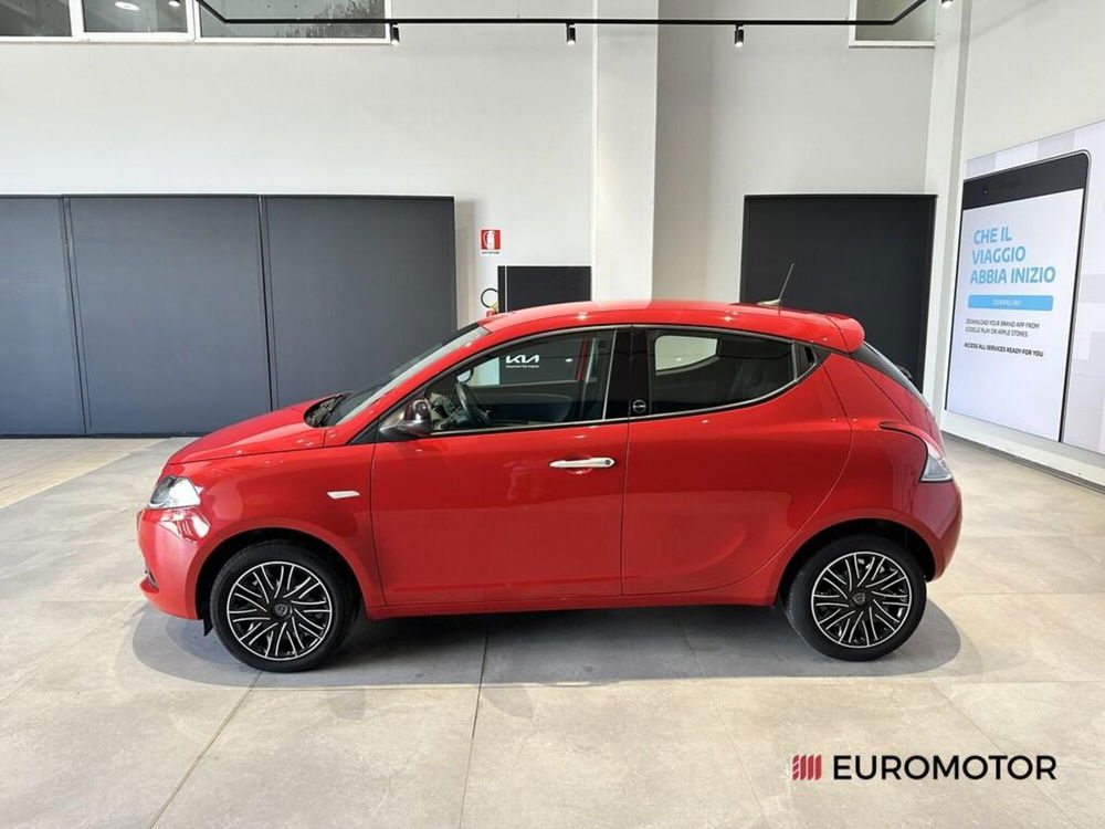 Lancia Ypsilon usata a Bari (8)