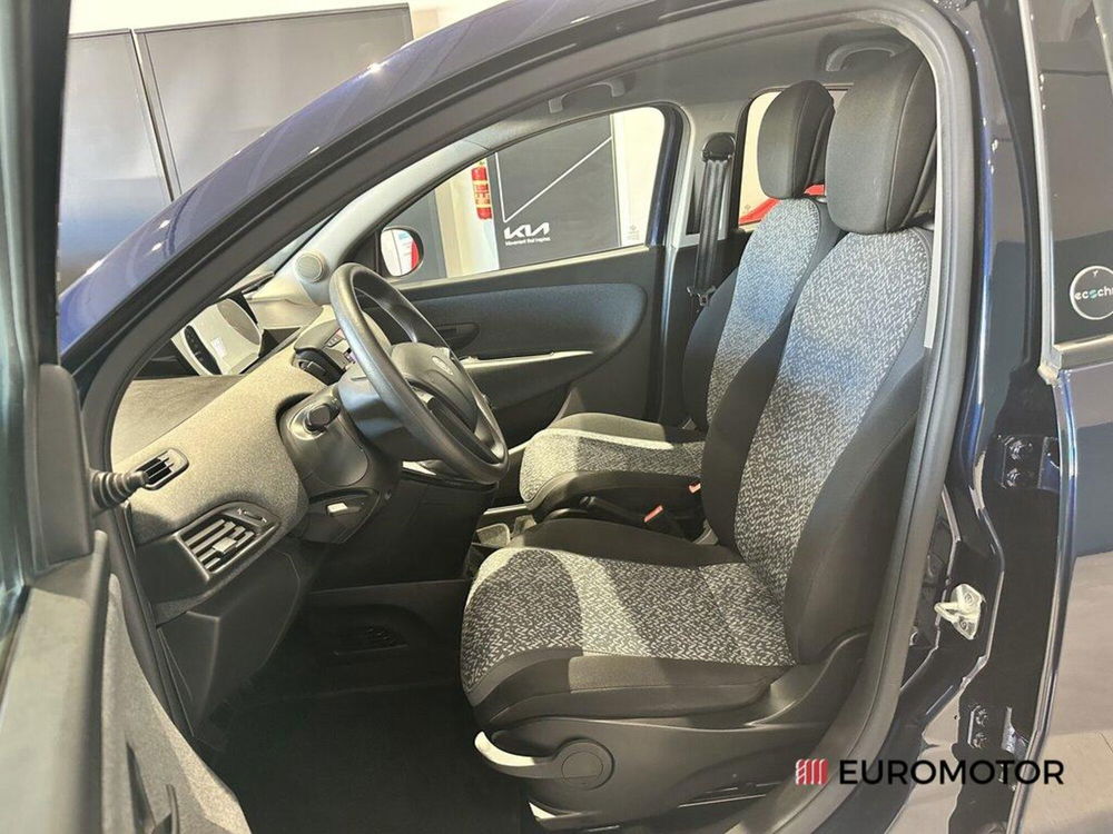 Lancia Ypsilon usata a Bari (13)