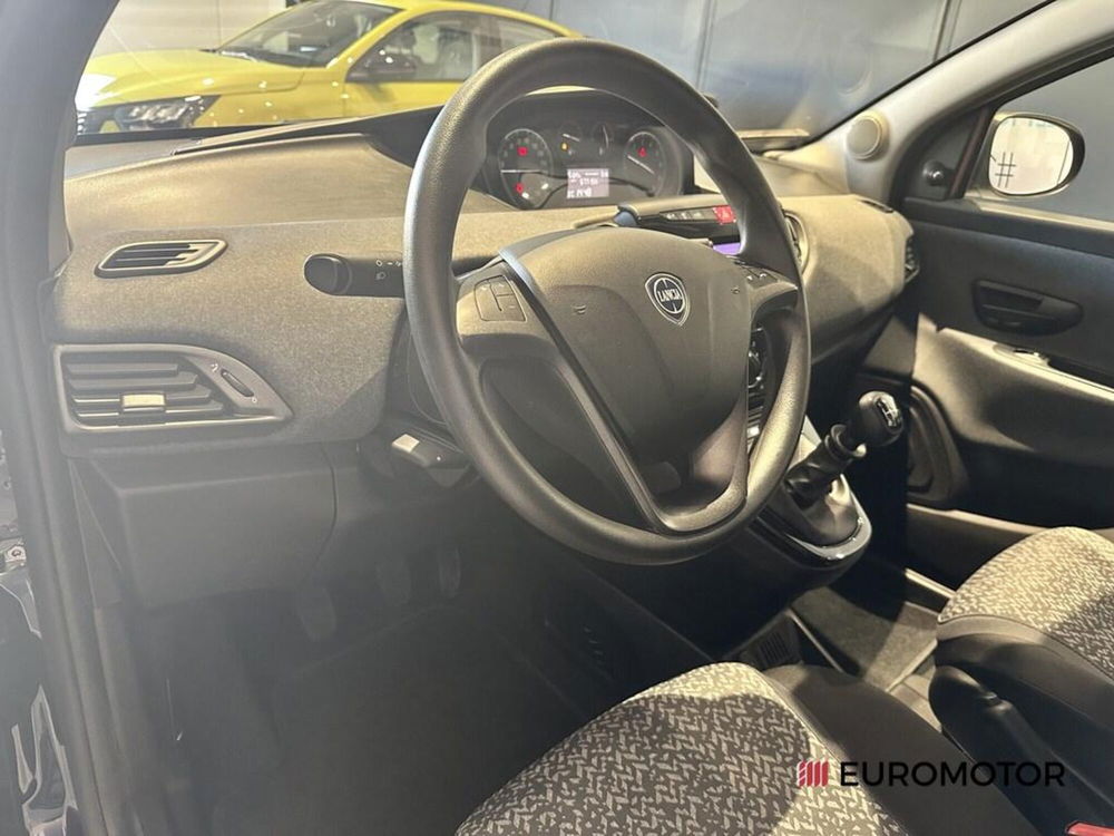 Lancia Ypsilon usata a Bari (14)