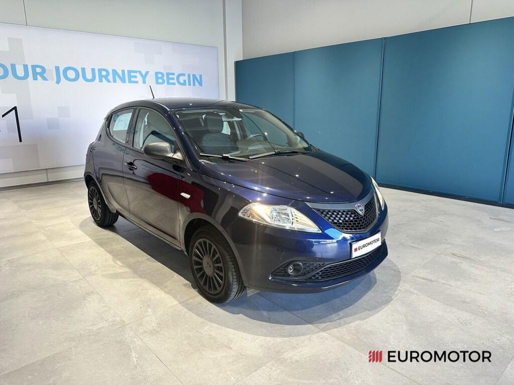 Lancia Ypsilon usata a Bari (3)