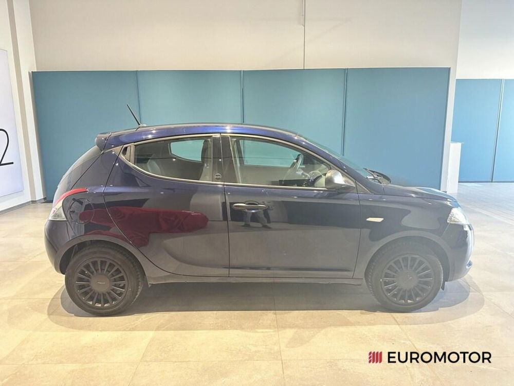 Lancia Ypsilon usata a Bari (4)