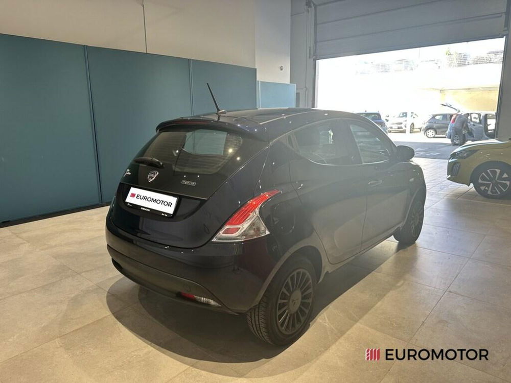 Lancia Ypsilon usata a Bari (5)