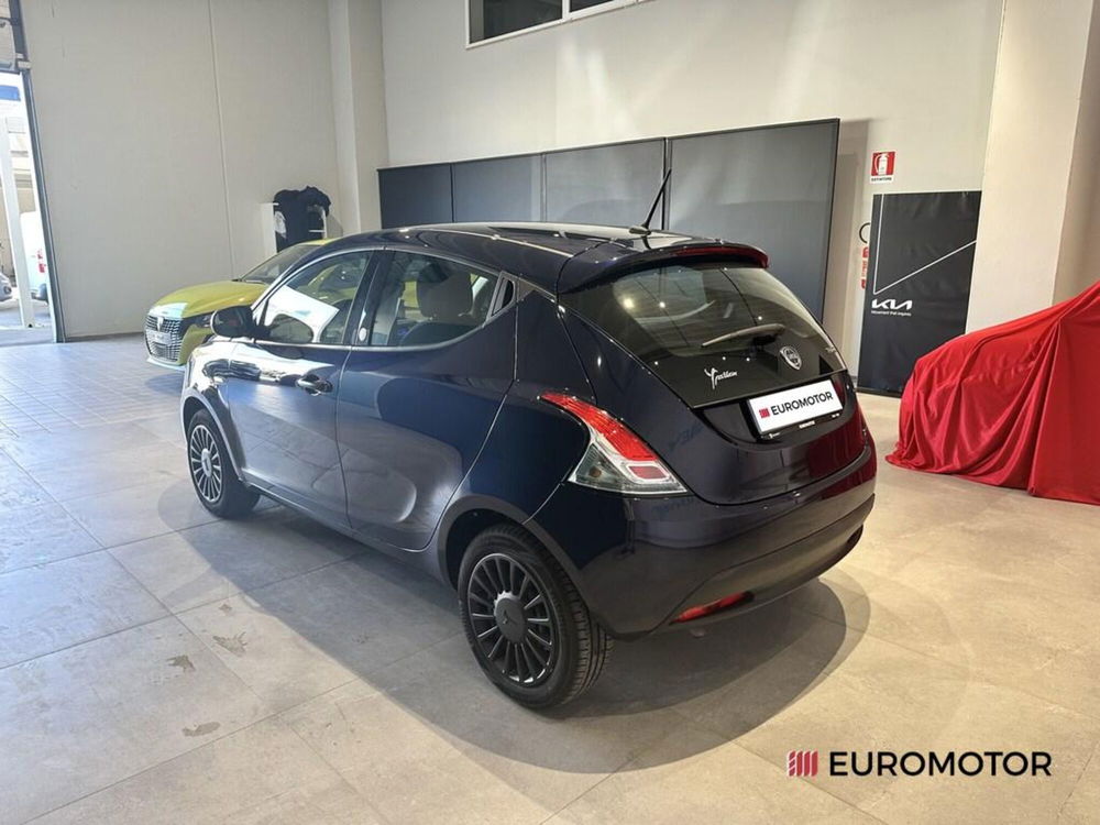 Lancia Ypsilon usata a Bari (7)