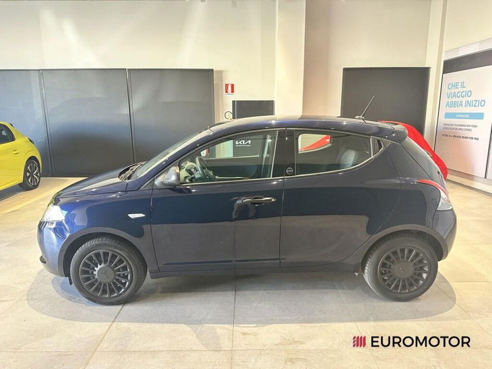 Lancia Ypsilon usata a Bari (8)