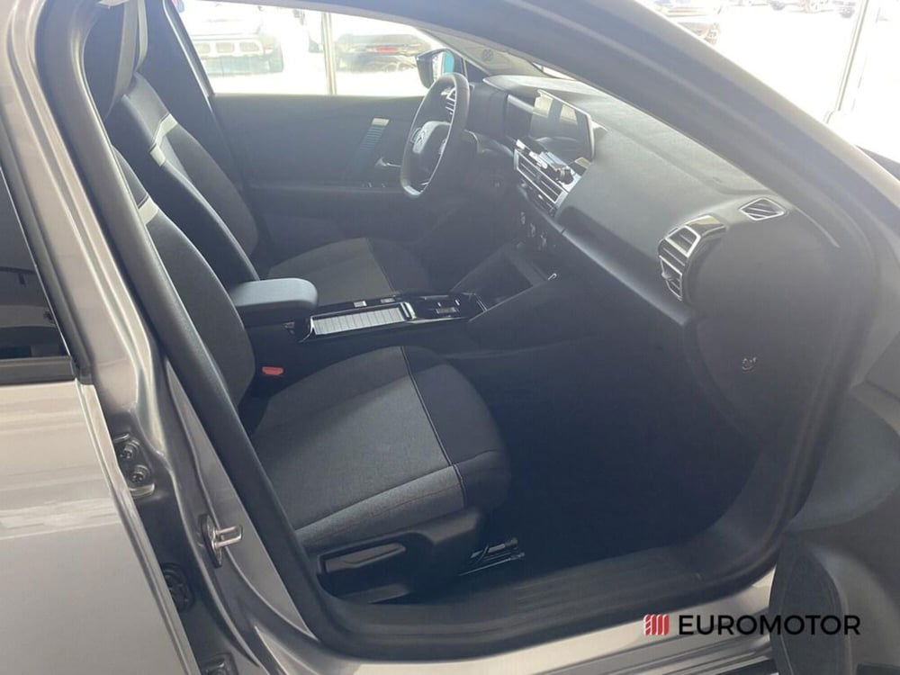 Citroen E-C4 nuova a Bari (10)