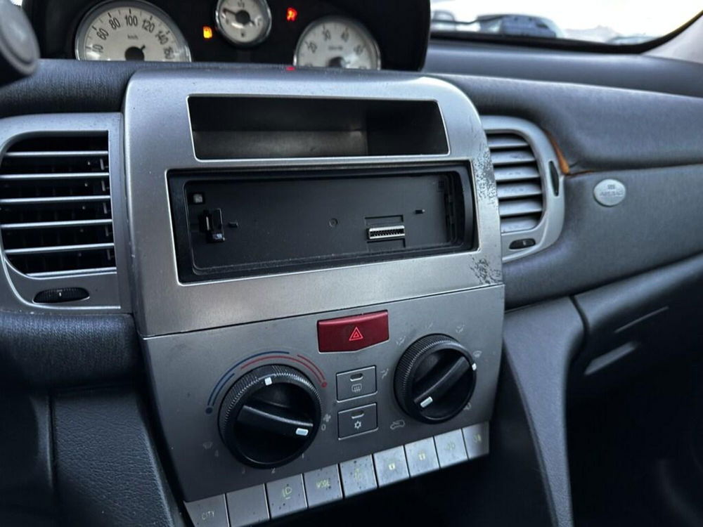 Lancia Ypsilon usata a Torino (13)