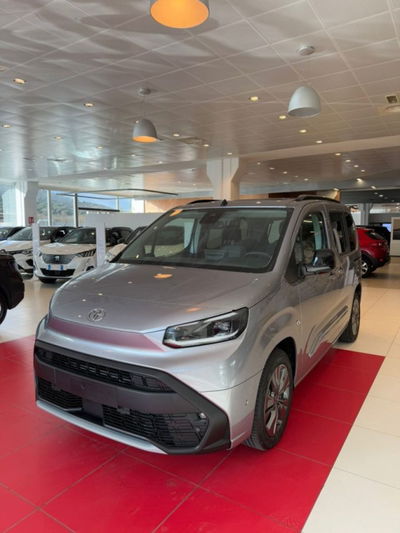 Toyota Proace City Verso City Verso 1.5D 130 CV S&amp;S Long D Luxury  nuova a Sassari