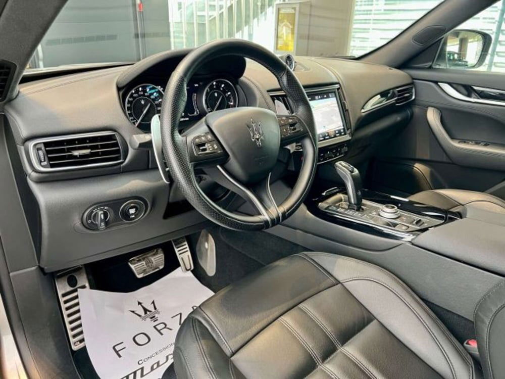 Maserati Levante usata a Torino (9)